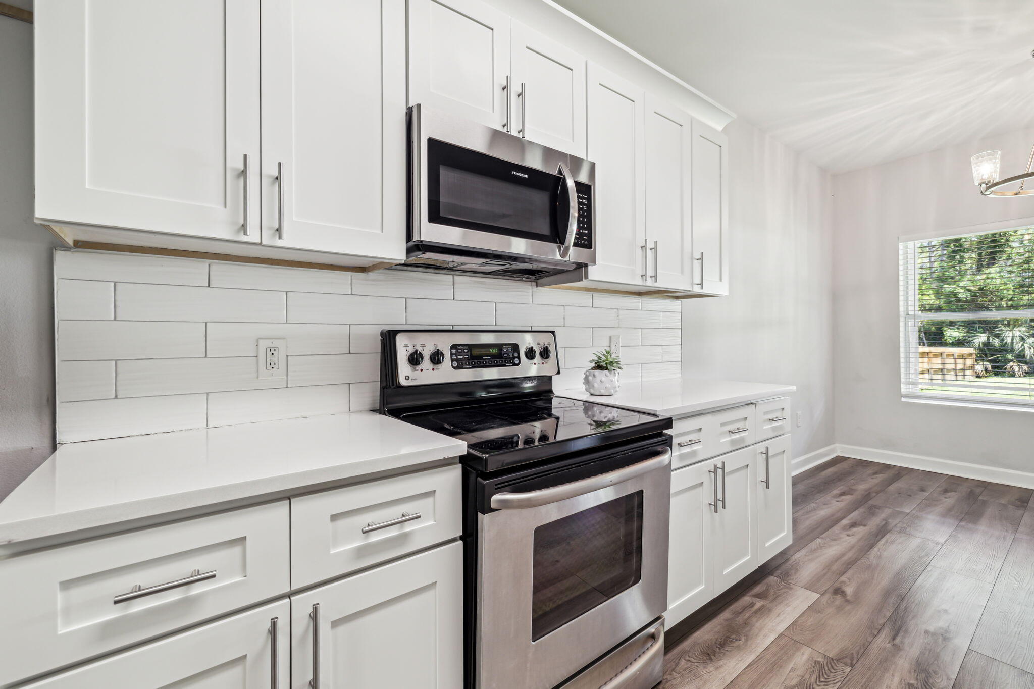 BAYVIEW MANOR 1ST ADDLOT 8 BLK A - Residential