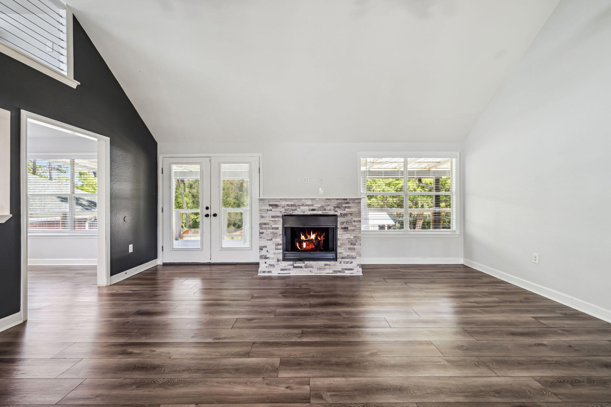 BAYVIEW MANOR 1ST ADDLOT 8 BLK A - Residential
