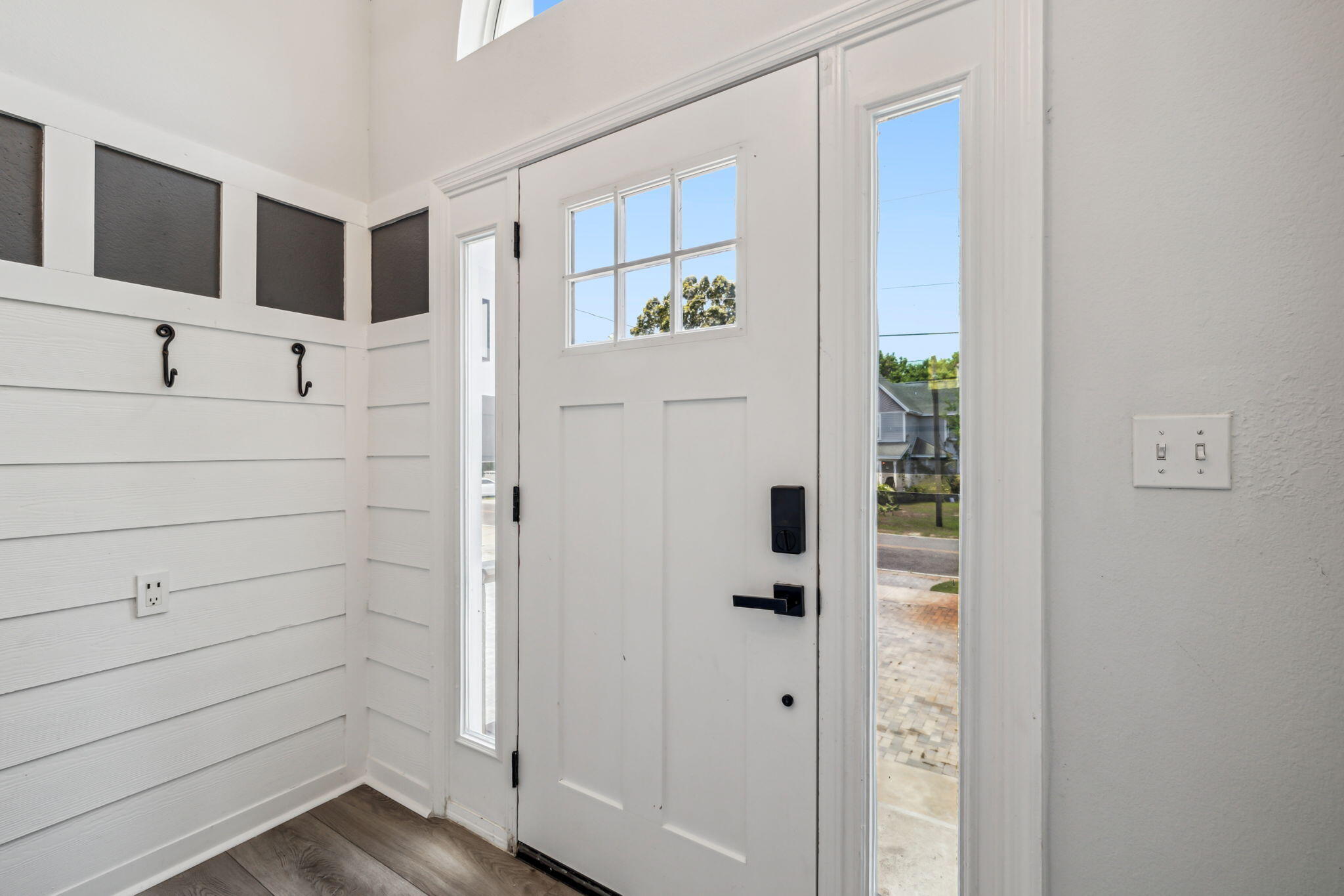 BAYVIEW MANOR 1ST ADDLOT 8 BLK A - Residential