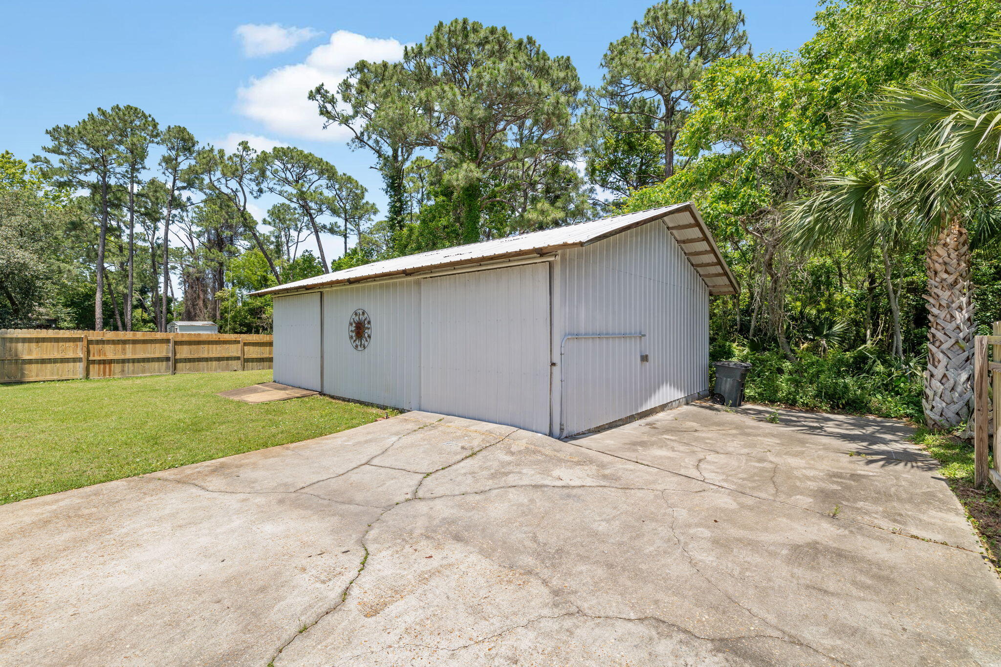 BAYVIEW MANOR 1ST ADDLOT 8 BLK A - Residential