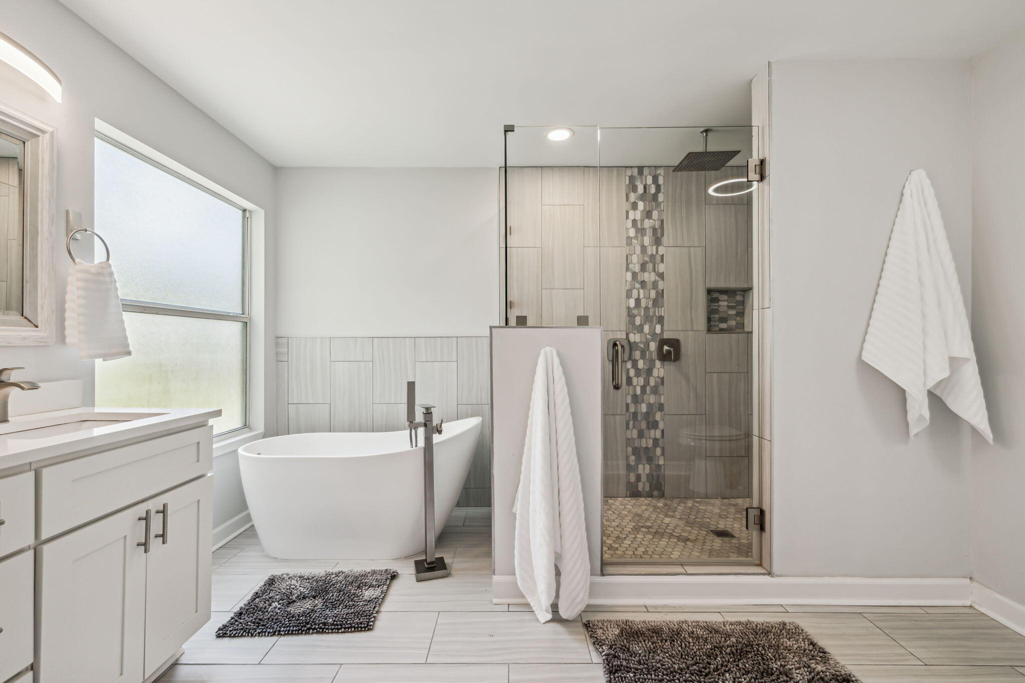 BAYVIEW MANOR 1ST ADDLOT 8 BLK A - Residential