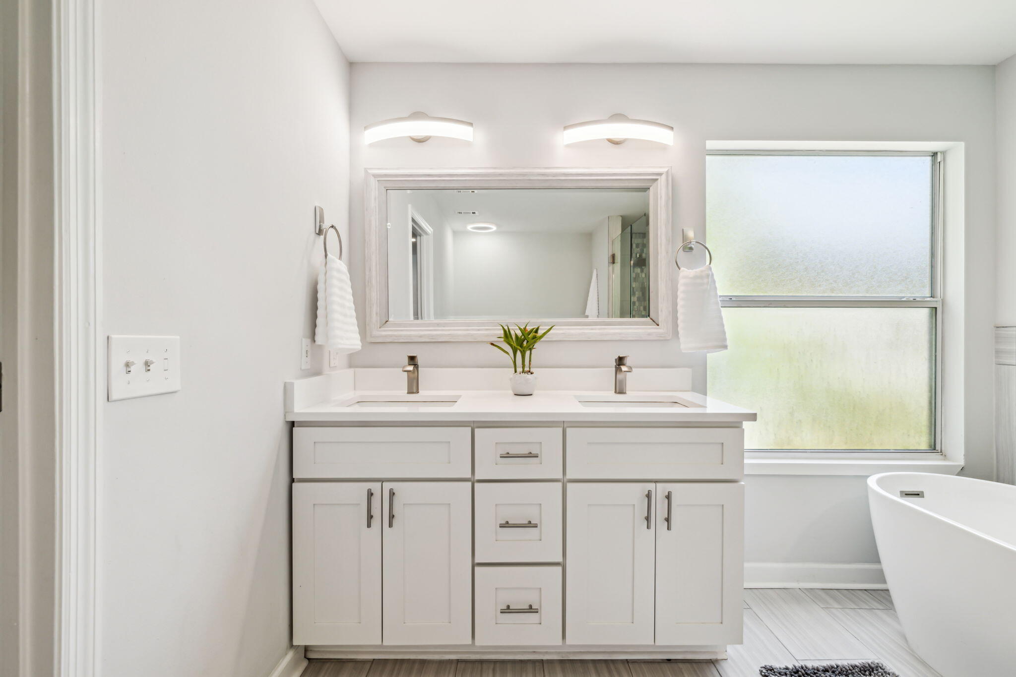 BAYVIEW MANOR 1ST ADDLOT 8 BLK A - Residential