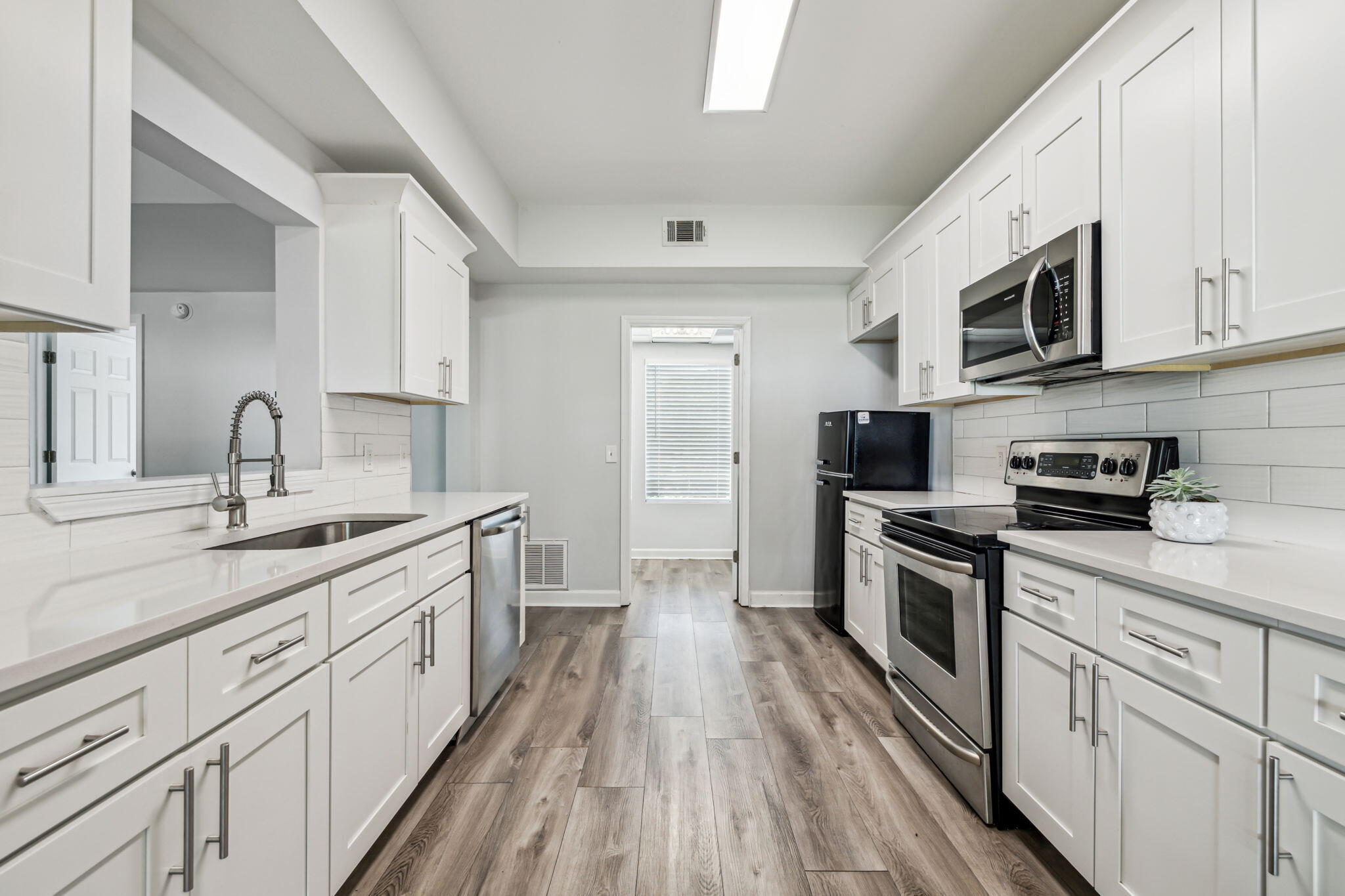 BAYVIEW MANOR 1ST ADDLOT 8 BLK A - Residential
