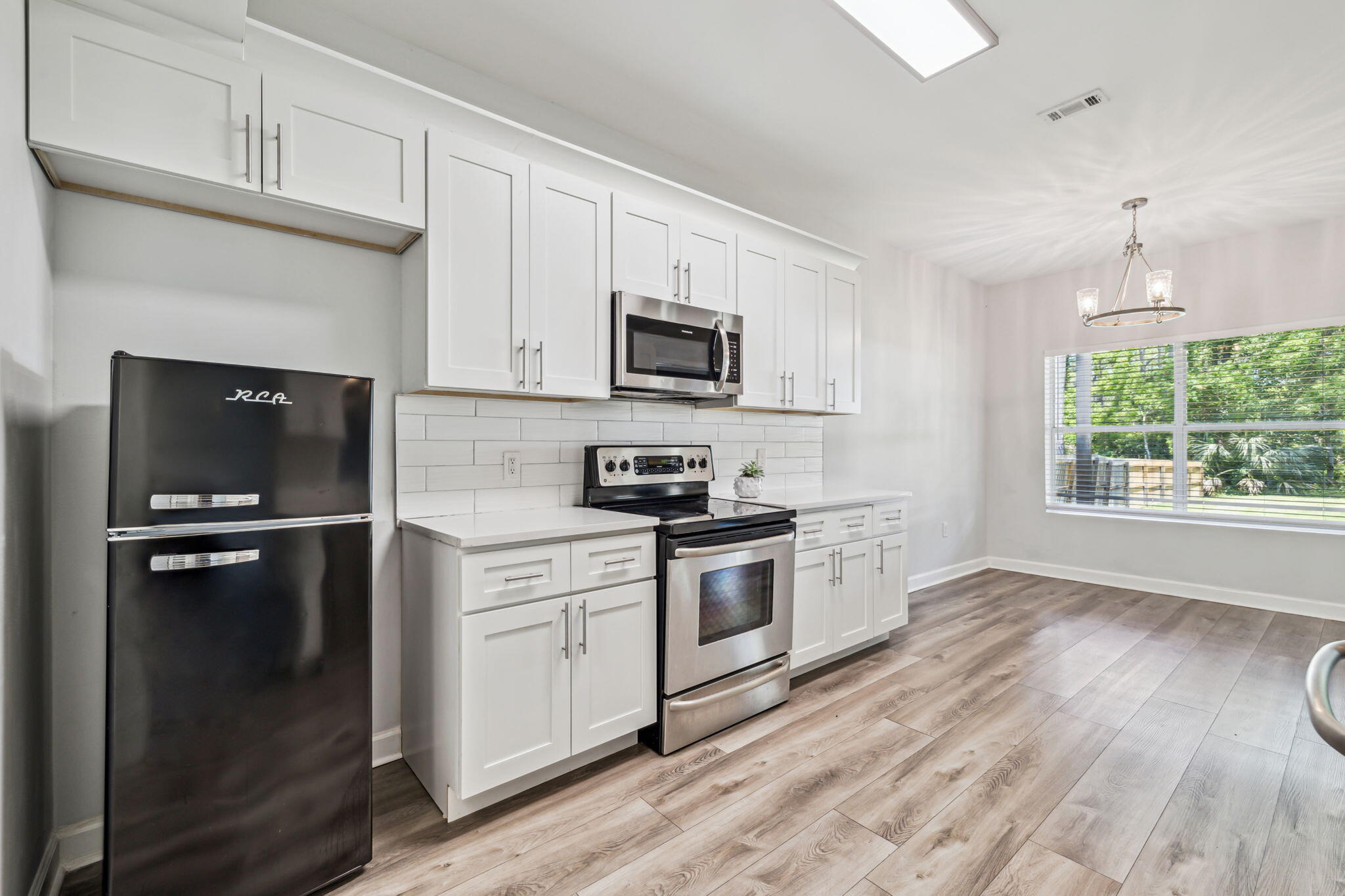 BAYVIEW MANOR 1ST ADDLOT 8 BLK A - Residential