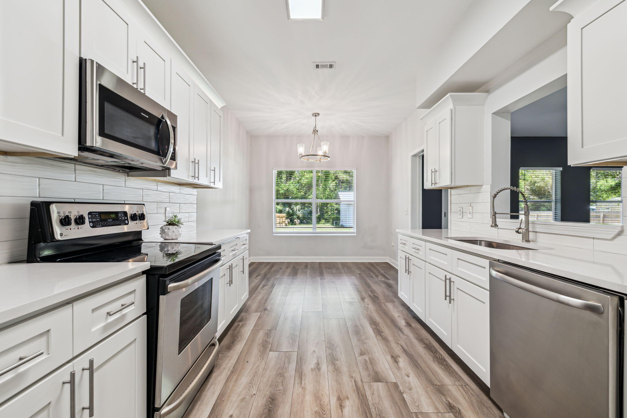 BAYVIEW MANOR 1ST ADDLOT 8 BLK A - Residential