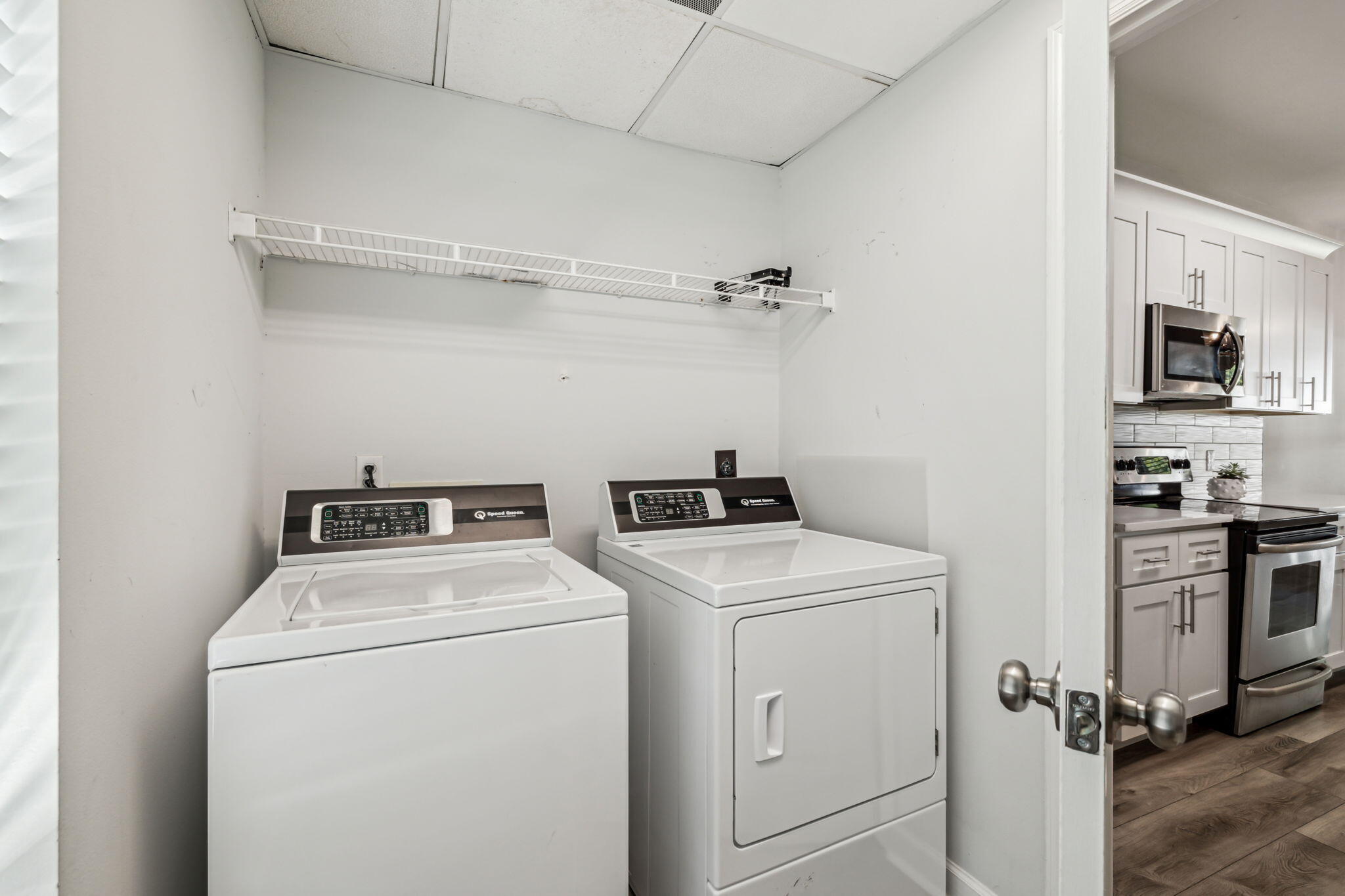 BAYVIEW MANOR 1ST ADDLOT 8 BLK A - Residential