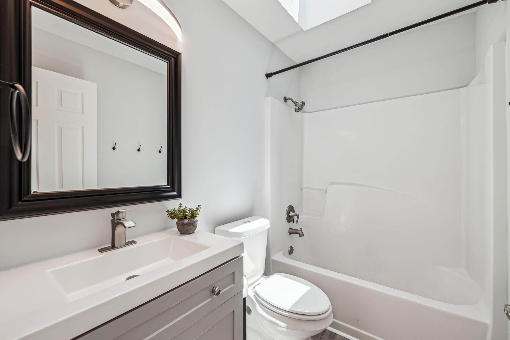 BAYVIEW MANOR 1ST ADDLOT 8 BLK A - Residential