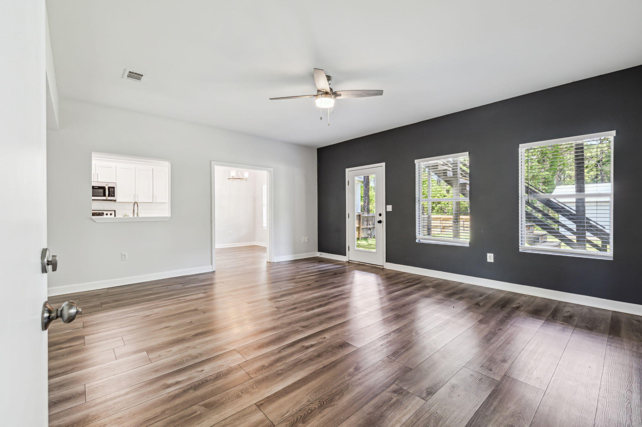 BAYVIEW MANOR 1ST ADDLOT 8 BLK A - Residential