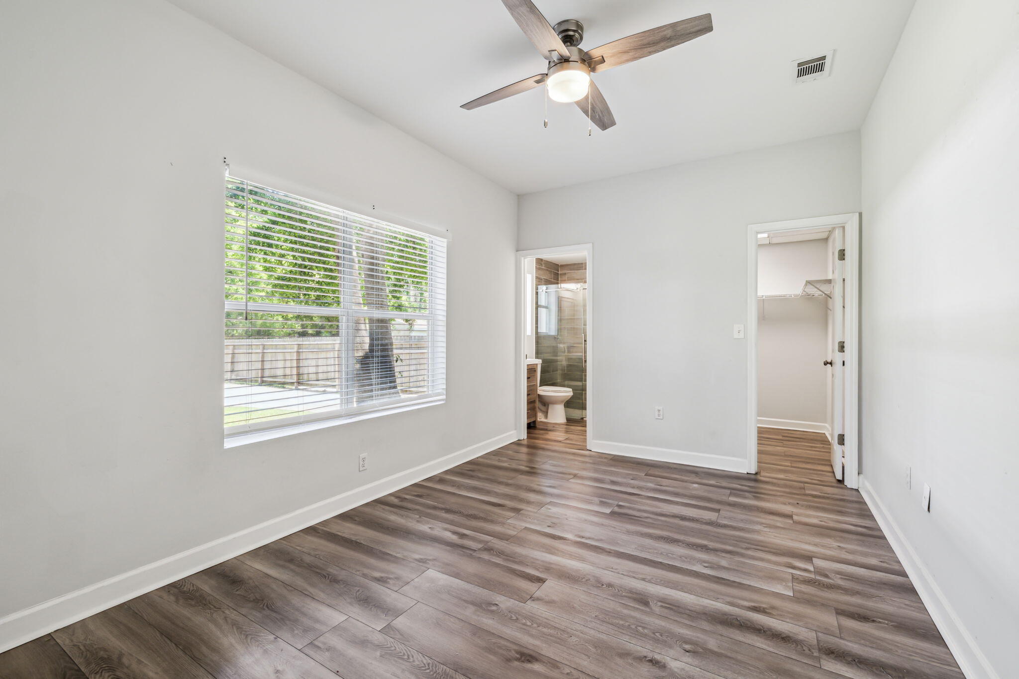 BAYVIEW MANOR 1ST ADDLOT 8 BLK A - Residential