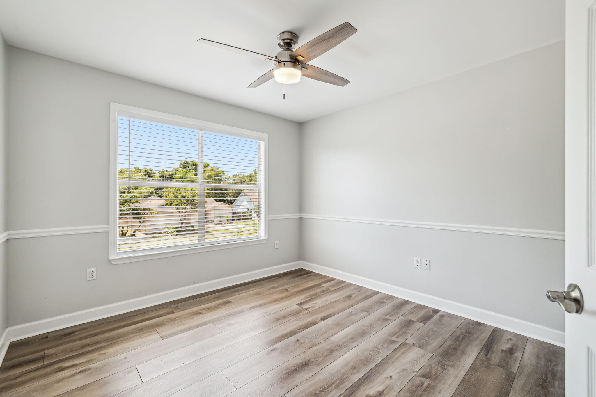 BAYVIEW MANOR 1ST ADDLOT 8 BLK A - Residential