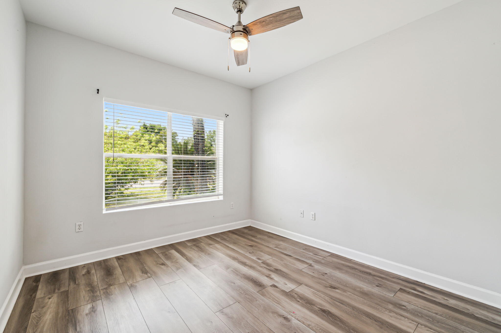 BAYVIEW MANOR 1ST ADDLOT 8 BLK A - Residential