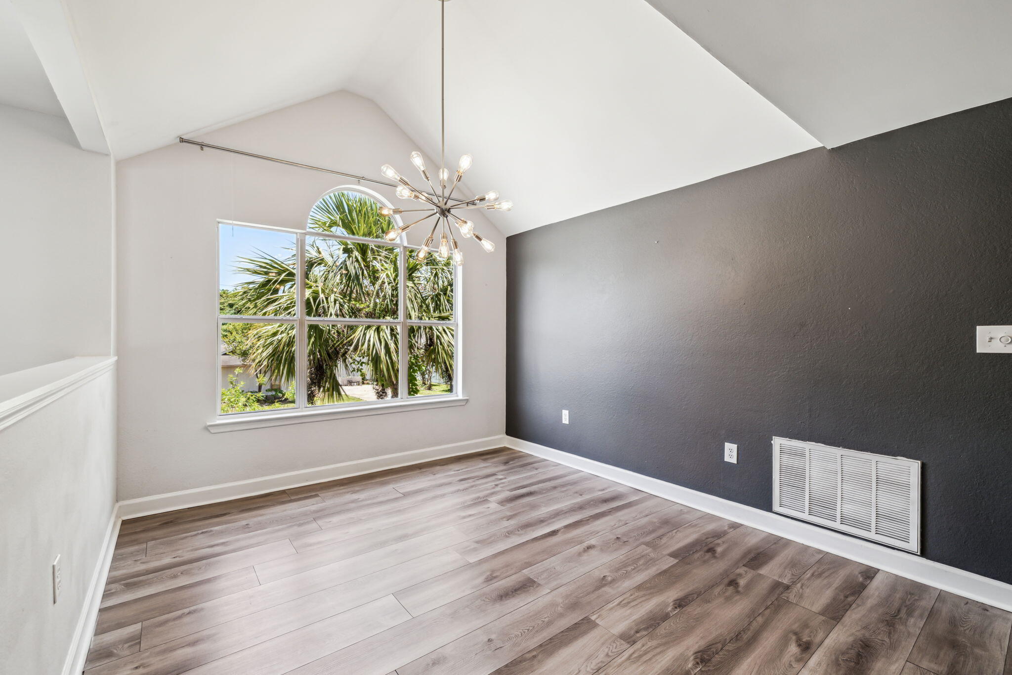 BAYVIEW MANOR 1ST ADDLOT 8 BLK A - Residential