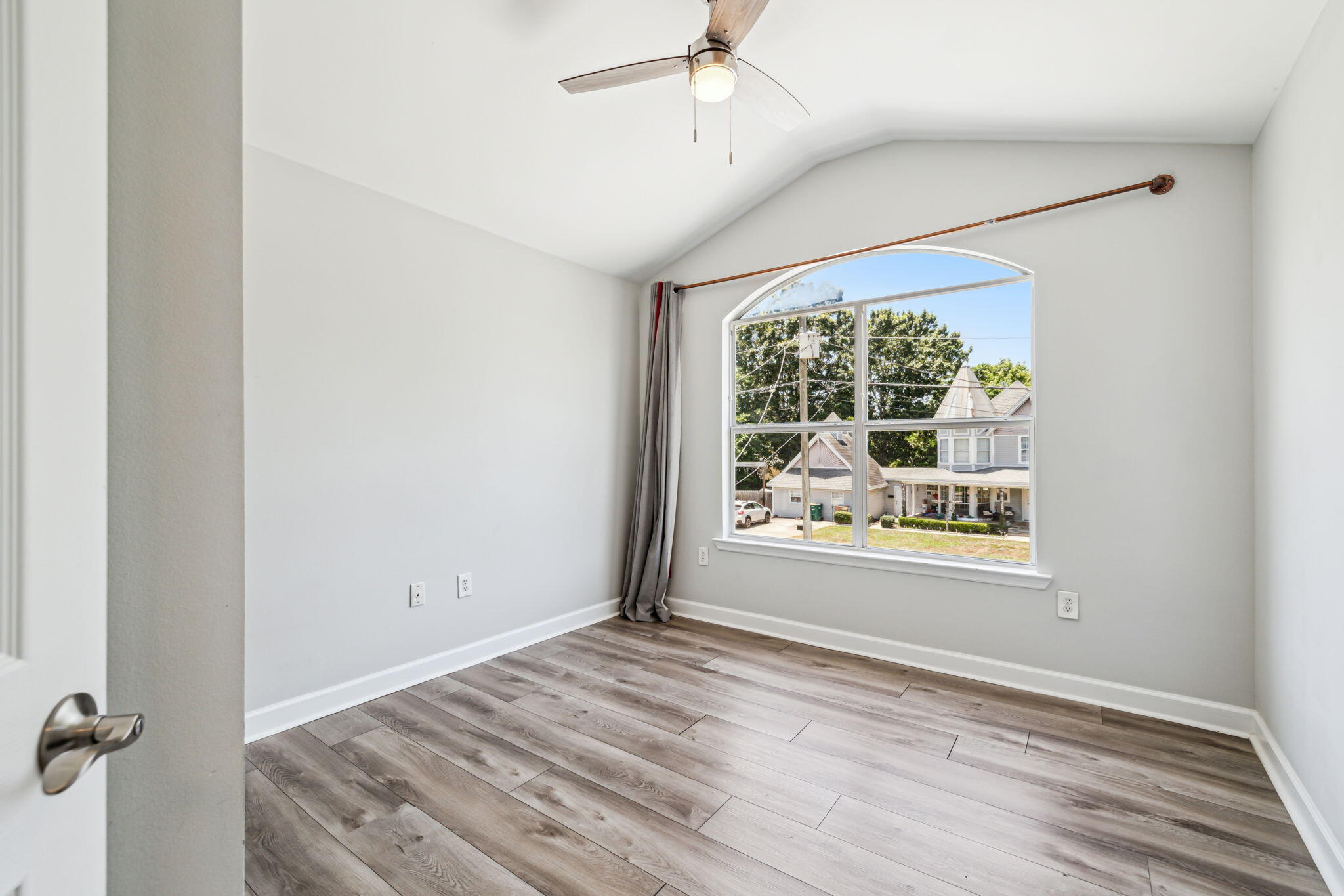 BAYVIEW MANOR 1ST ADDLOT 8 BLK A - Residential