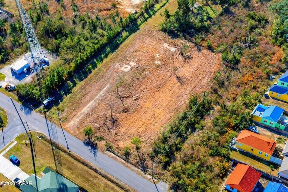 NO RECORDED SUBDIVISION - Land