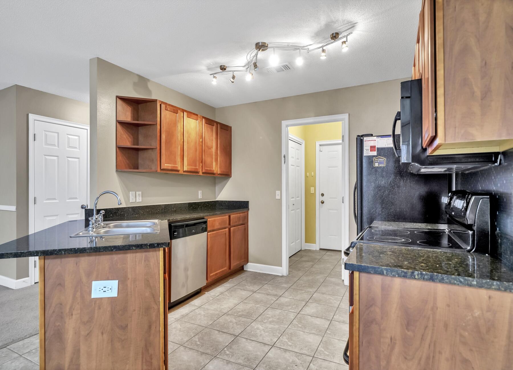 SUMMERWOOD - Residential Lease