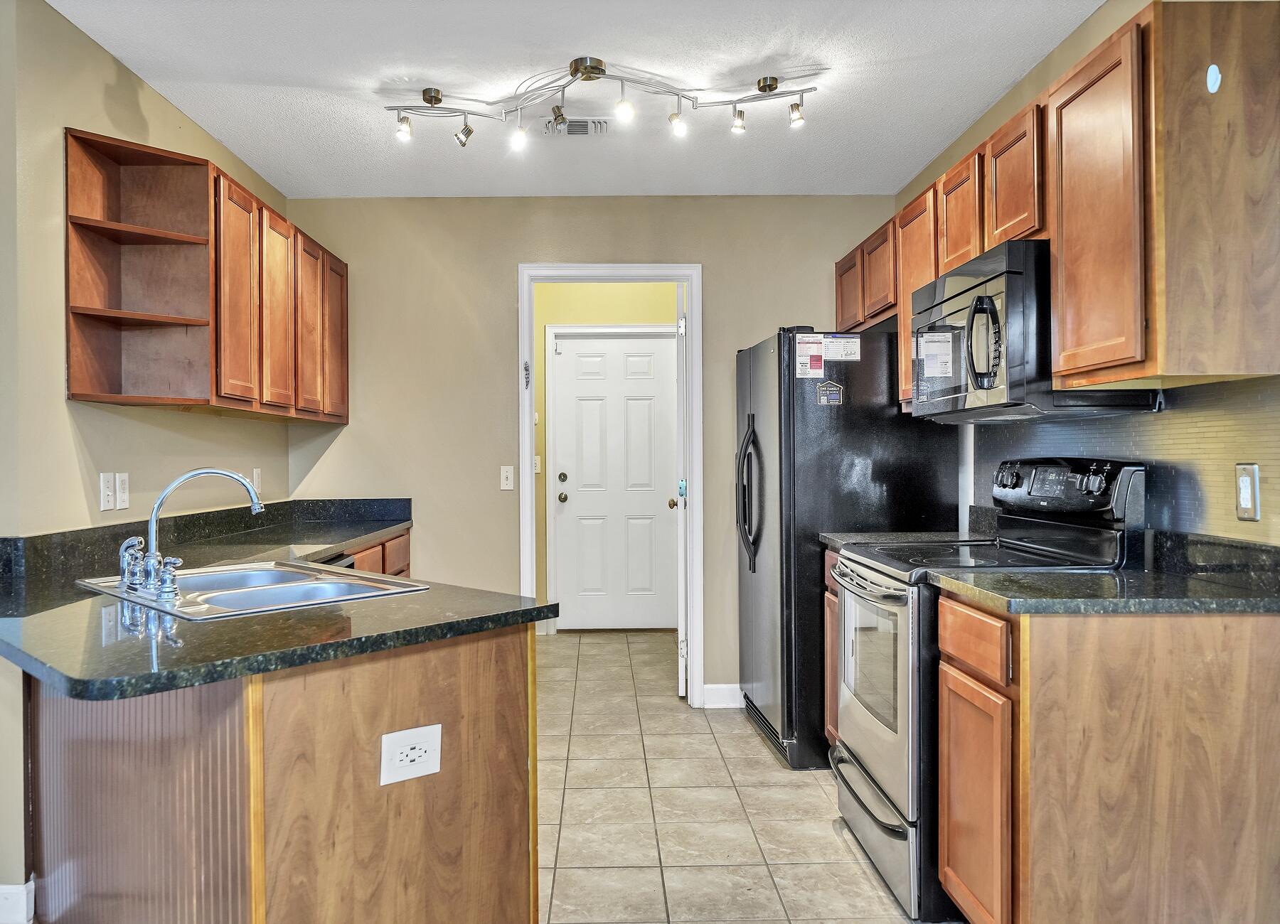 SUMMERWOOD - Residential Lease