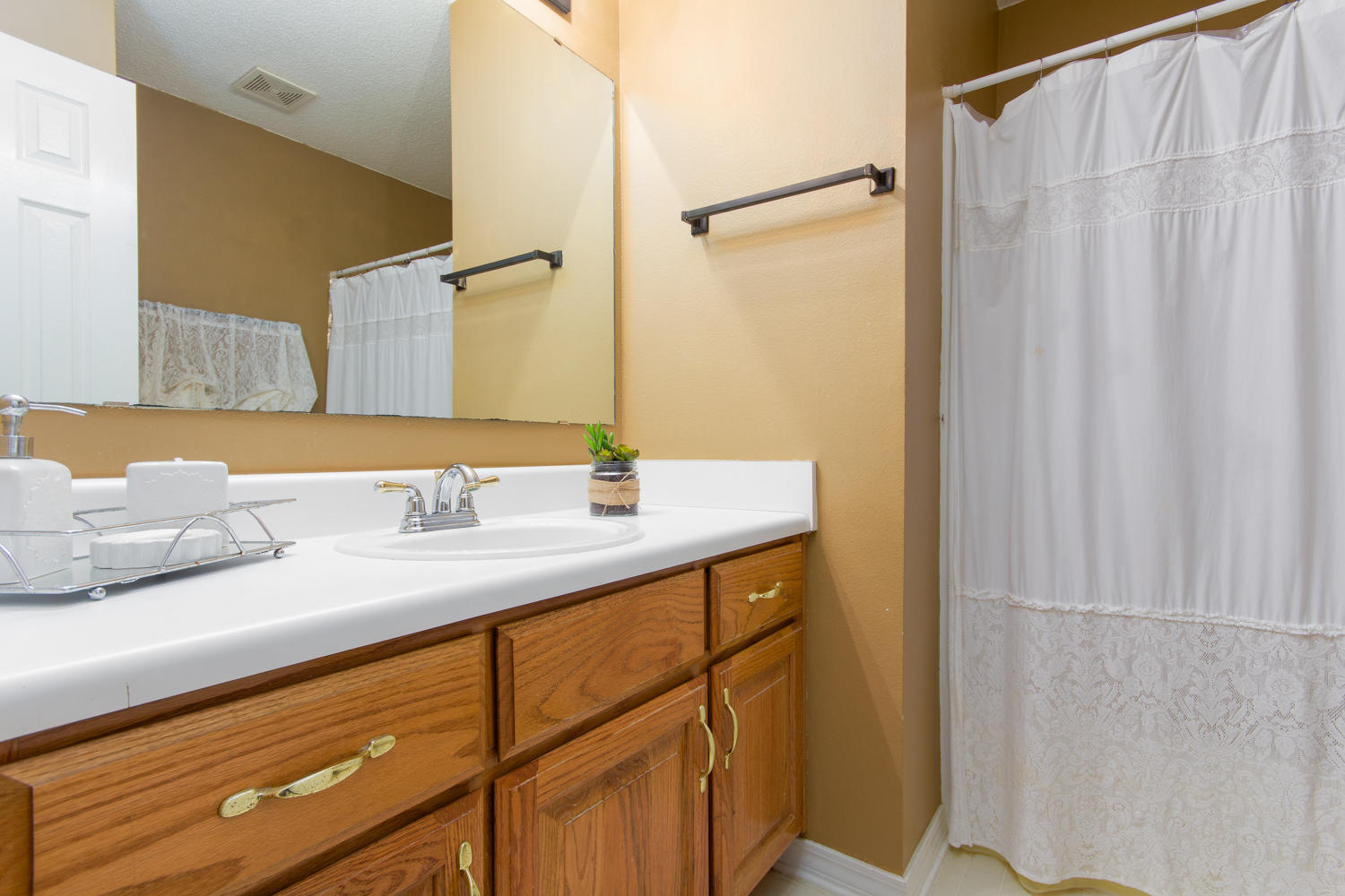 BAREFOOT CREEK - Residential