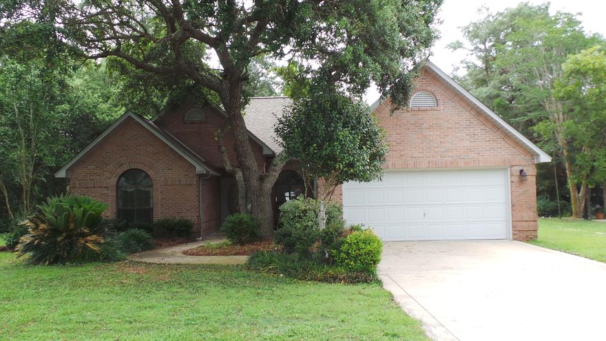 DIAMOND IN THE ROUGH, HIDDEN CREEK,CLOSE
TO GOLF COURSE, CLUBHOUSE RESTAURANT,
MEMBERSHIP IN HOLLEY BY THE SEA, OLYMPIC
POOLS, CLAY COURT TENNIS, SPA, WEIGHT
TRAINING, FISHING TOO. MOVE IN READY!!!
FRESH PAINT, VAULTED CEILING, CROWN MOLDING, TILED KITCHEN DINING AREA, IVAN
ROOF, NEW AIR AND HEATING UNIT, 2 CAR GARAGE,2 EXTRA NICE STORAGE BUILDINGS,
HUGE FENCED IN YARD WITH STONE PATIO
WONT LAST!!!