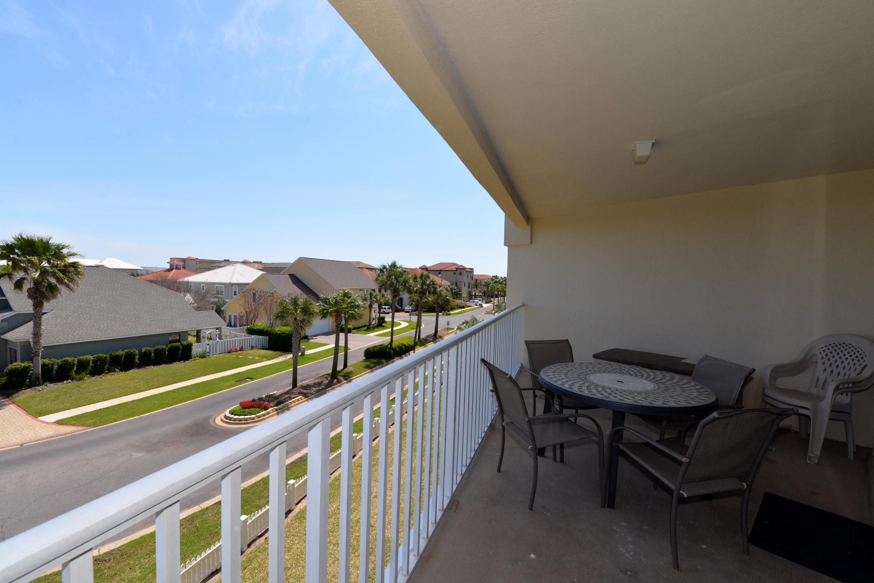 MARAVILLA CONDO 3 - Residential