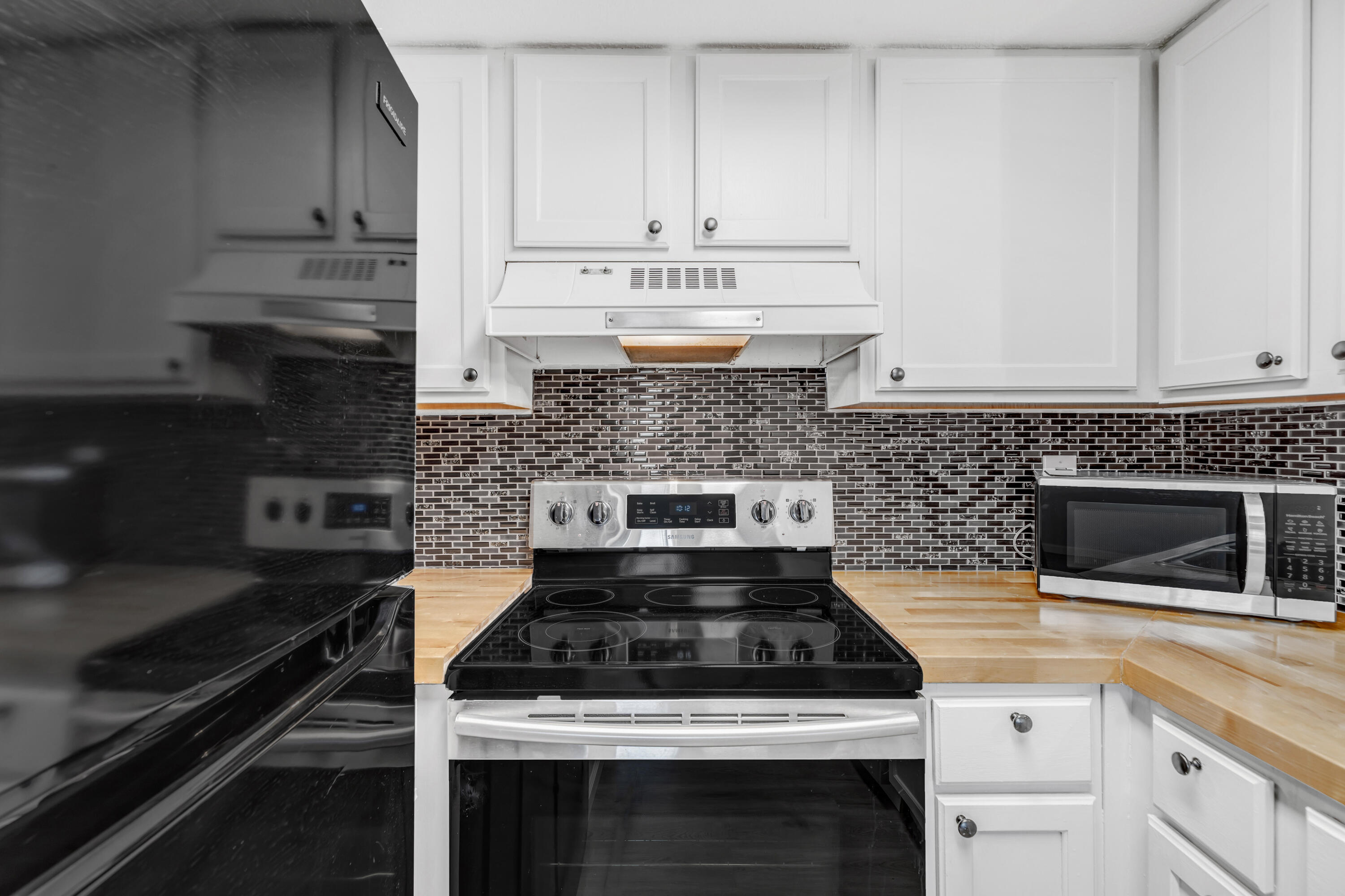 FINISTERRA CONDO - Residential Lease