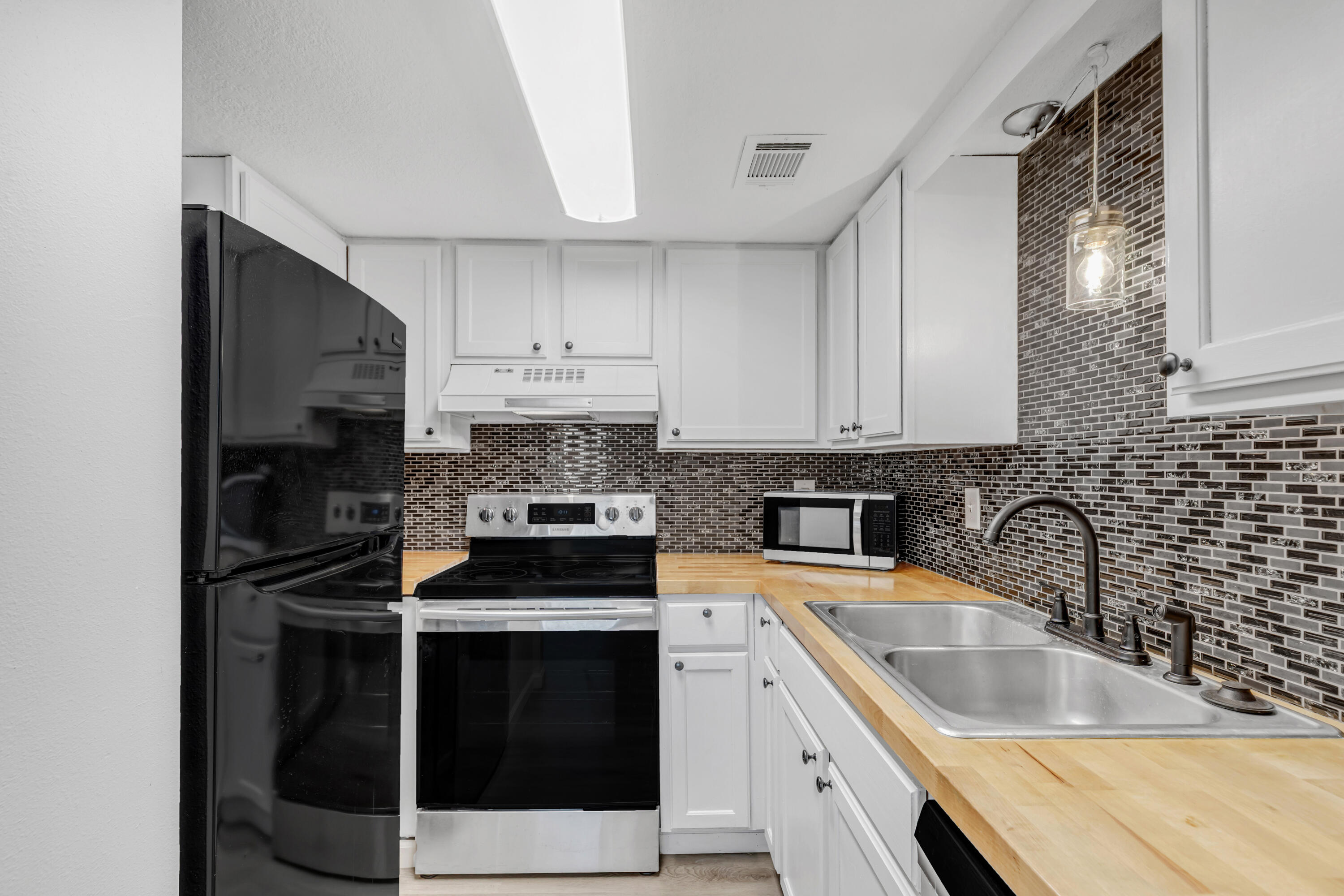 FINISTERRA CONDO - Residential Lease