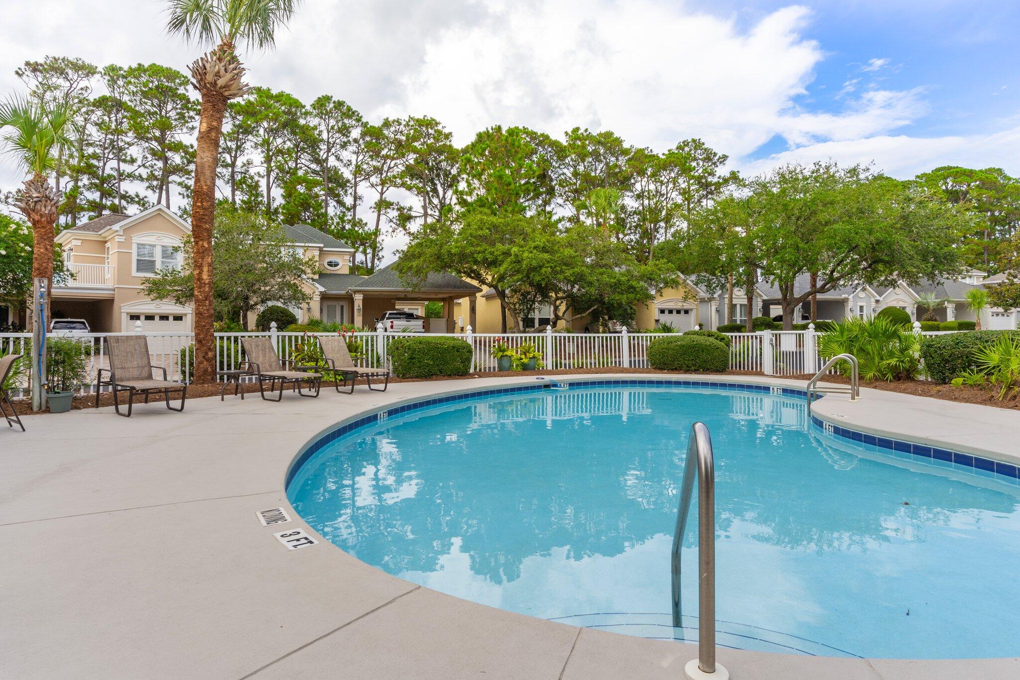 FAIRWAY VILLAS - Residential