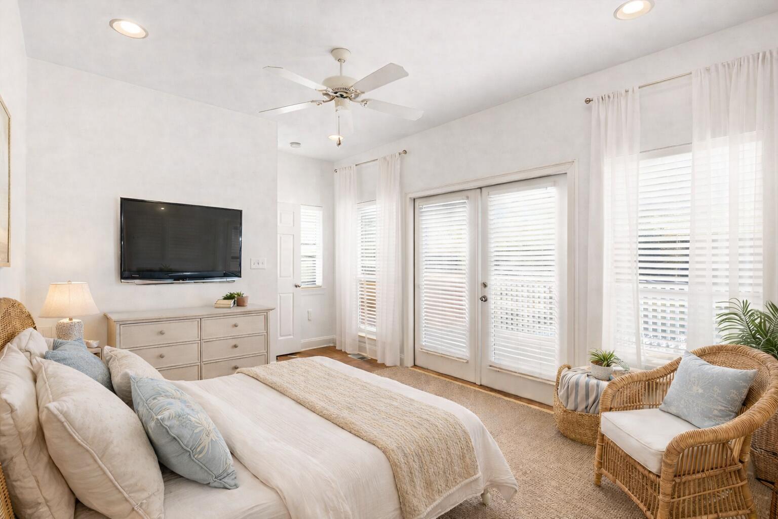 FAIRWAY VILLAS - Residential