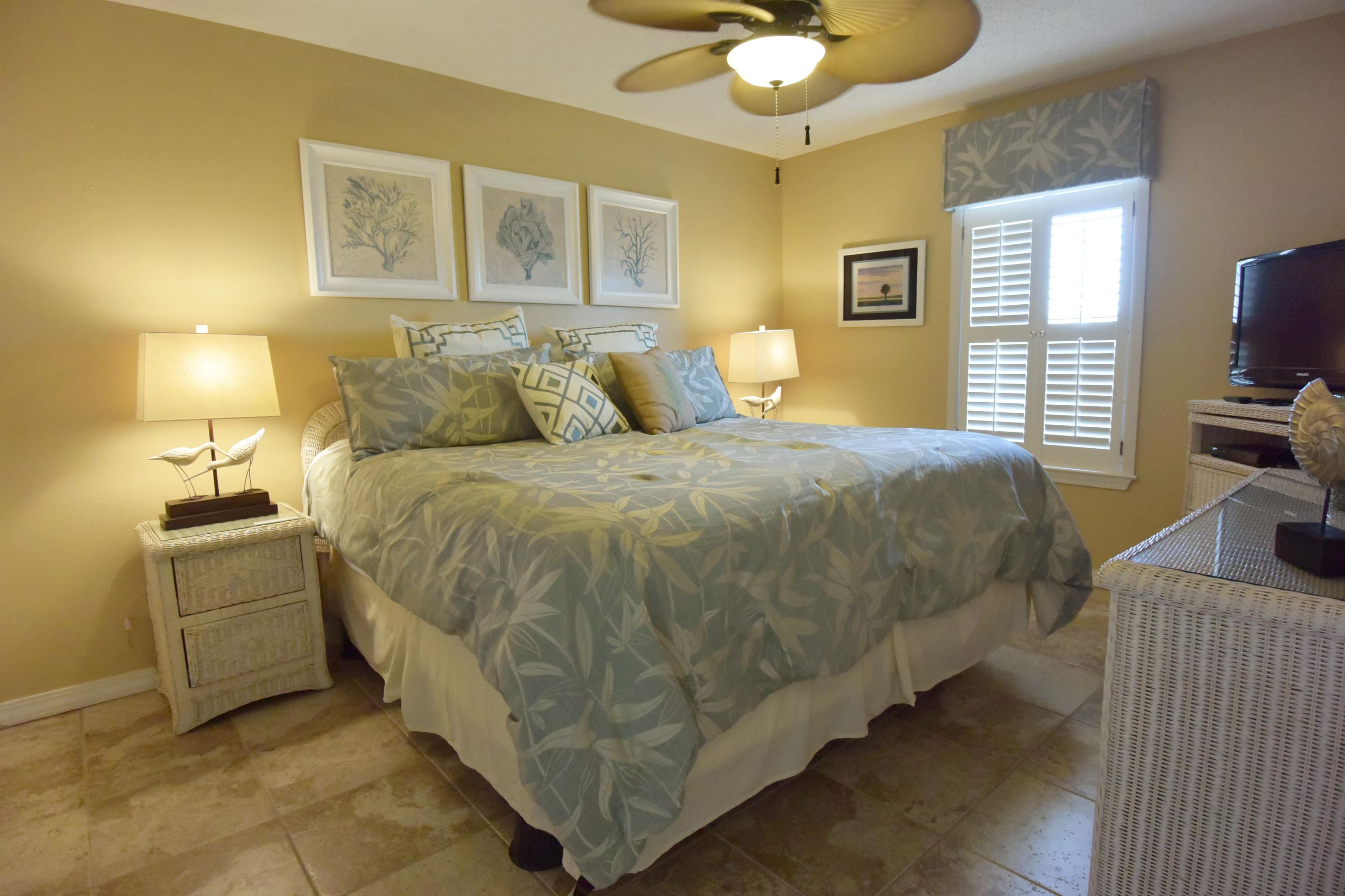 MARAVILLA CONDO 2 - Residential