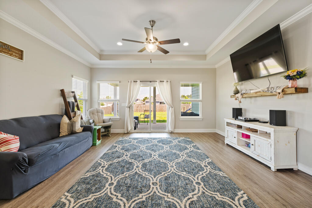 CROSS CREEK - Residential
