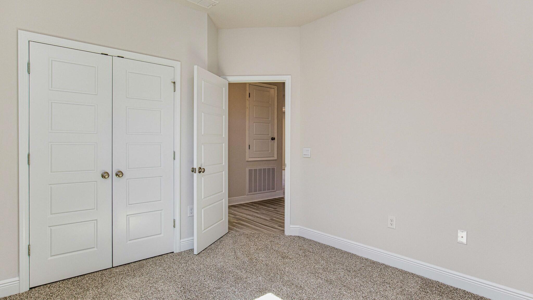 Roman Oaks - Residential