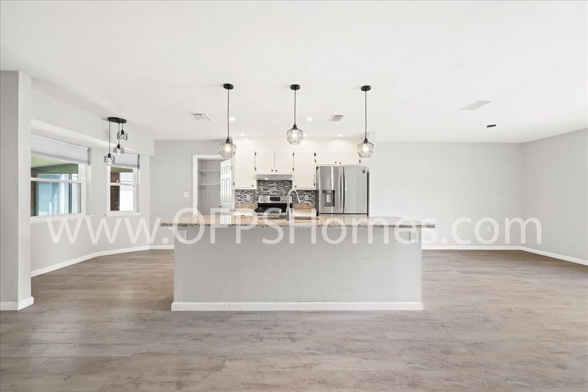 PALM ESTATES - Residential Lease