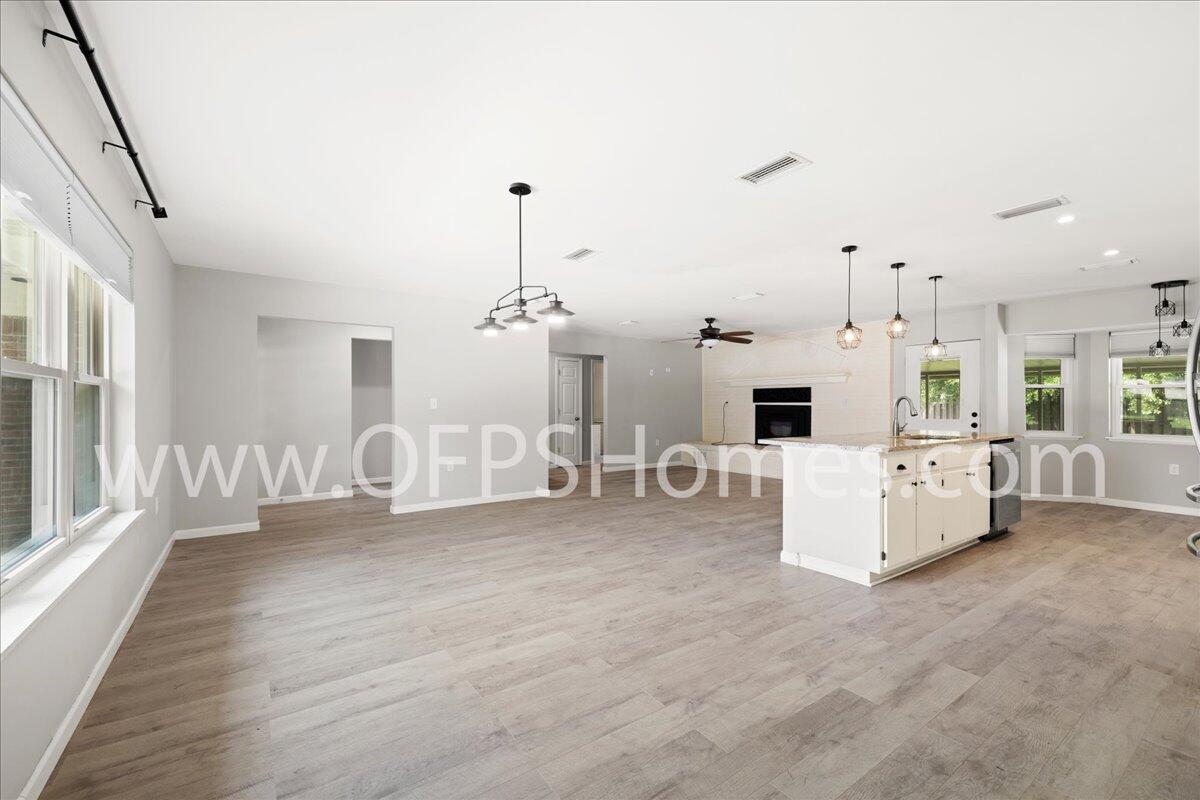 PALM ESTATES - Residential Lease