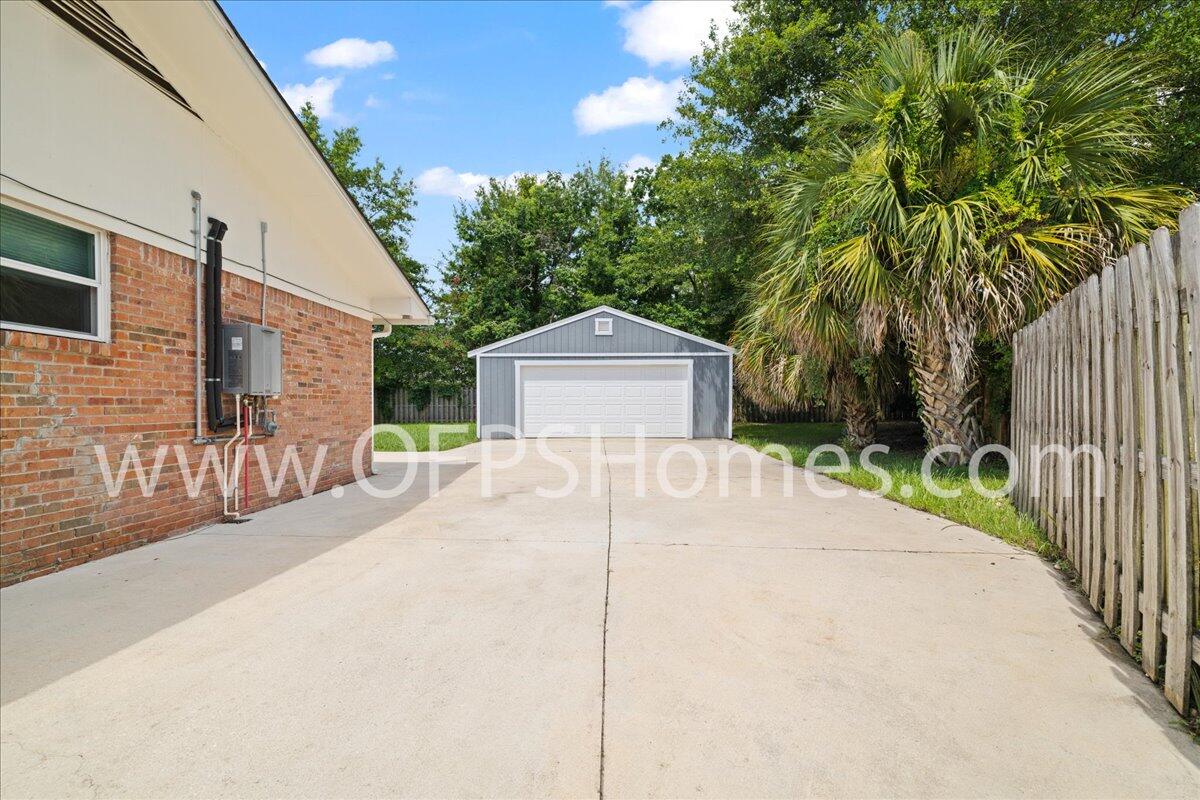 PALM ESTATES - Residential Lease