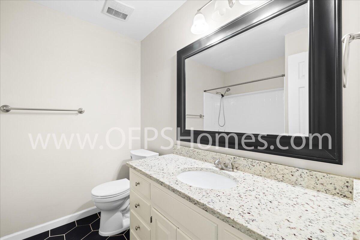 PALM ESTATES - Residential Lease