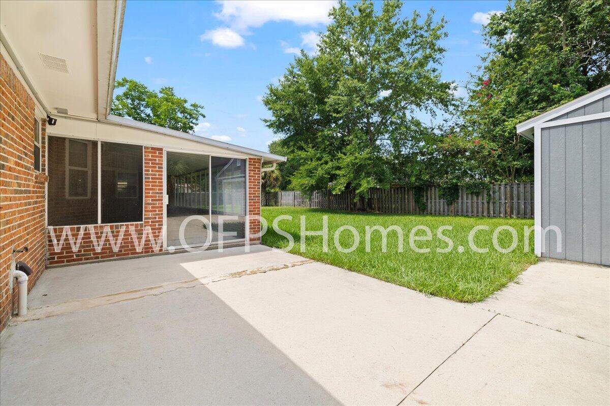 PALM ESTATES - Residential Lease