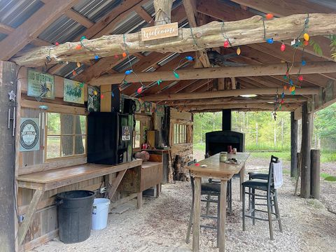 A home in DeFuniak Springs