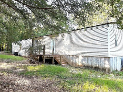 A home in DeFuniak Springs