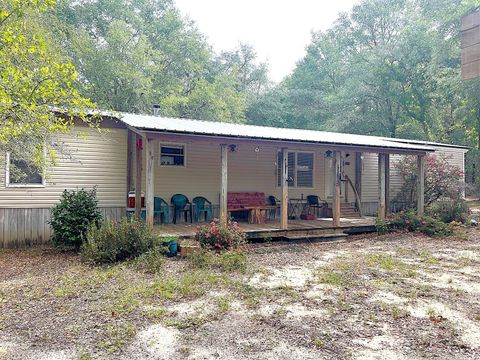 A home in DeFuniak Springs