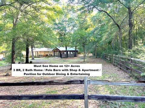 A home in DeFuniak Springs