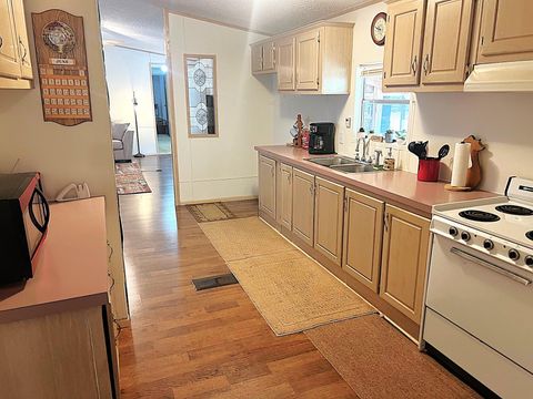 A home in DeFuniak Springs