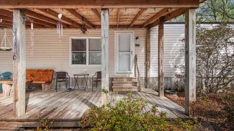 A home in DeFuniak Springs