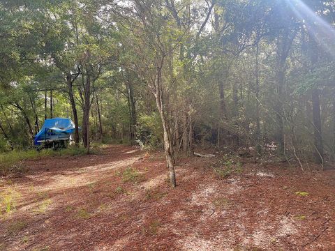 A home in DeFuniak Springs