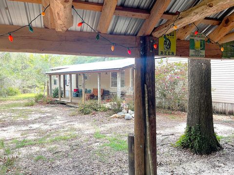 A home in DeFuniak Springs