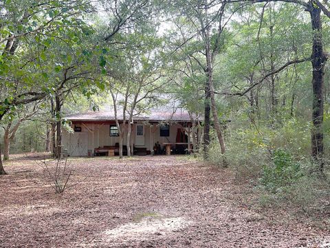 A home in DeFuniak Springs