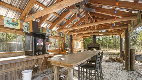 A home in DeFuniak Springs