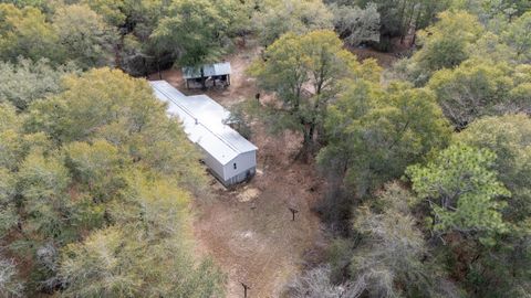 A home in DeFuniak Springs