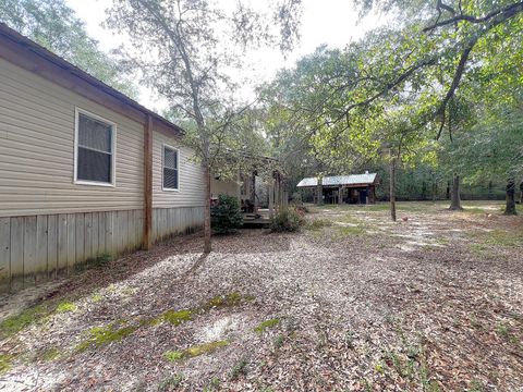 A home in DeFuniak Springs