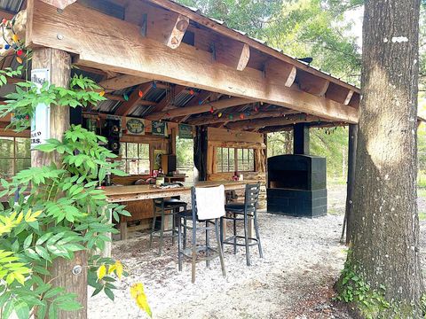 A home in DeFuniak Springs