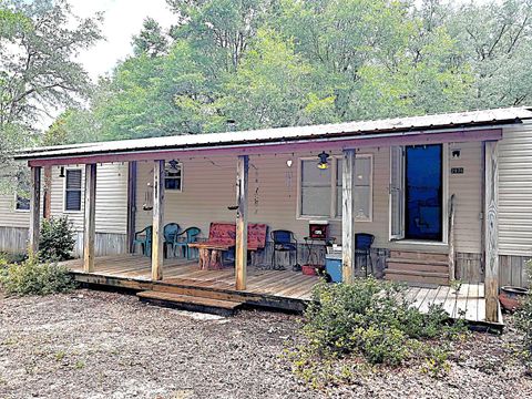 A home in DeFuniak Springs