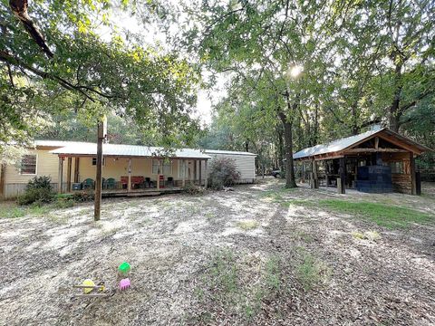 A home in DeFuniak Springs